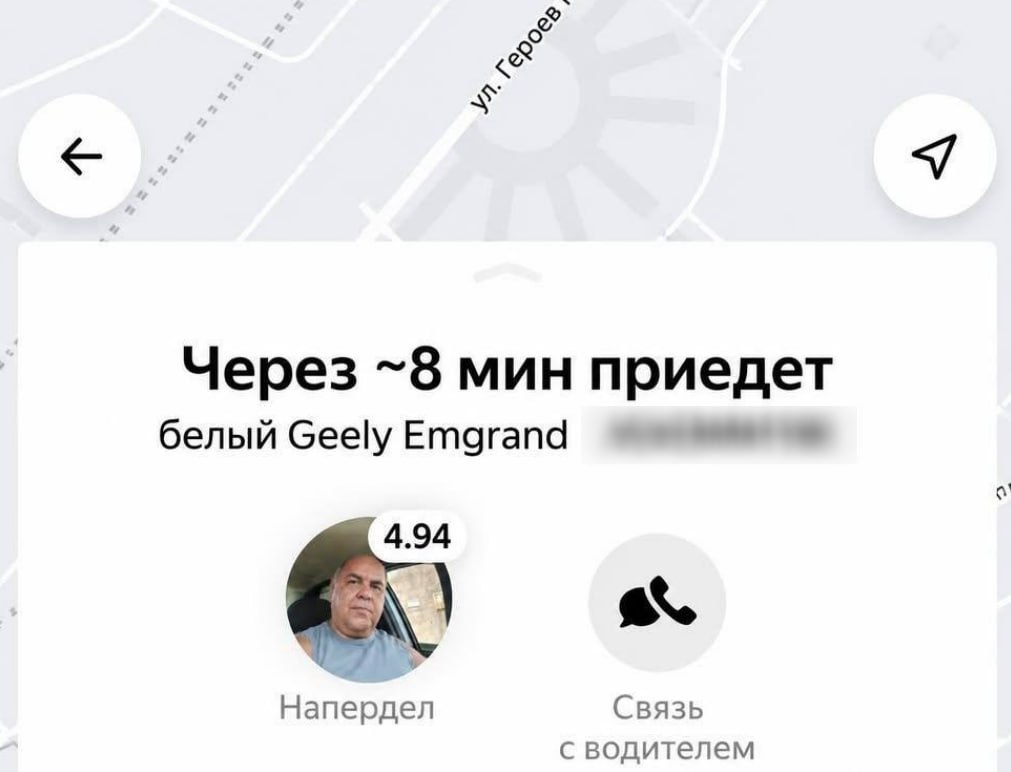 В России нашли таксиста, который принципиально не закрывает окна в машине.
