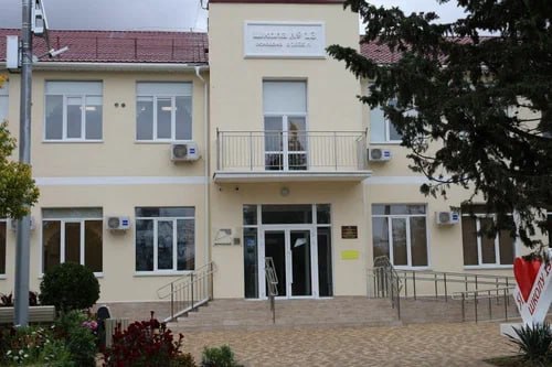 В Севастополе обрушился балкон в школе, пострадали десять детей