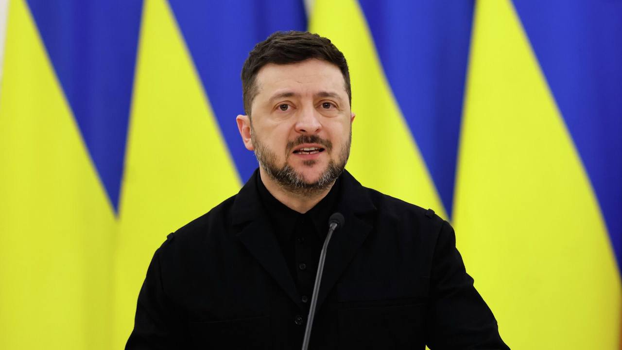 Украина готовит новые санкционные решения — как «дальнобойные», так и юридические. Об этом сообщил Владимир Зеленский.