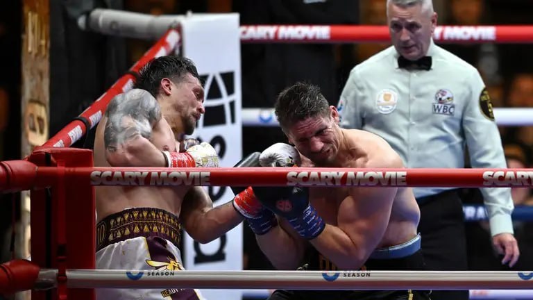 Усик нокаутировал Верхувена и защитил титул WBC