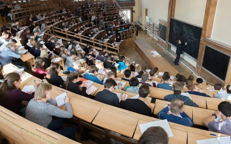 Платный набор в вузы сократят на 47 тысяч мест