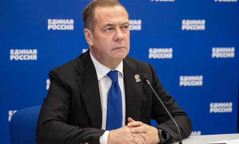 Медведев обвинил Пашиняна в курсе на разрыв с Россией
