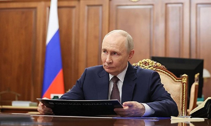 Путин заявил об осложнении ситуации в мире