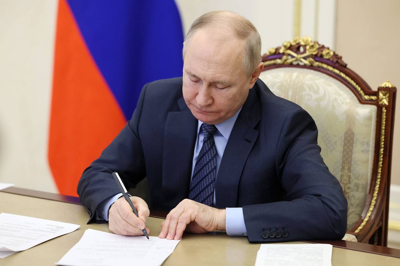 Путин подписал указ о новых мерах поддержки учителей
