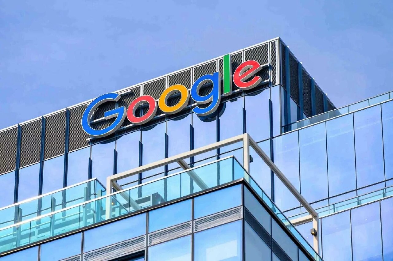 Европейская комиссия оштрафовала Google на 890 млн евро за нарушение закона о цифровых рынках.