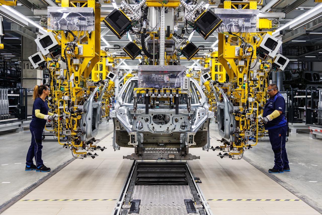 BMW планирует сократить около 8 тысяч сотрудников
