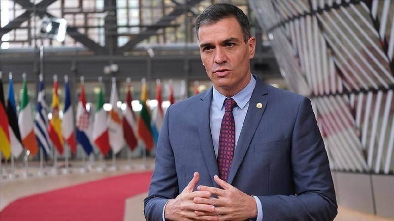Премьер Испании назвал наплыв мигрантов в Сеуту атакой