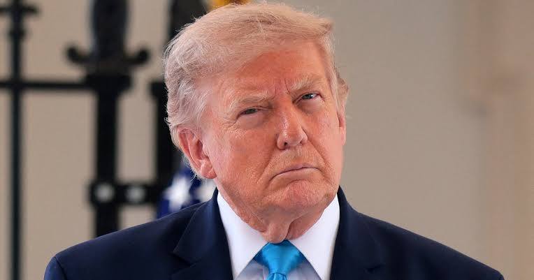 Трамп пригрозил запретить импорт швейцарских часов