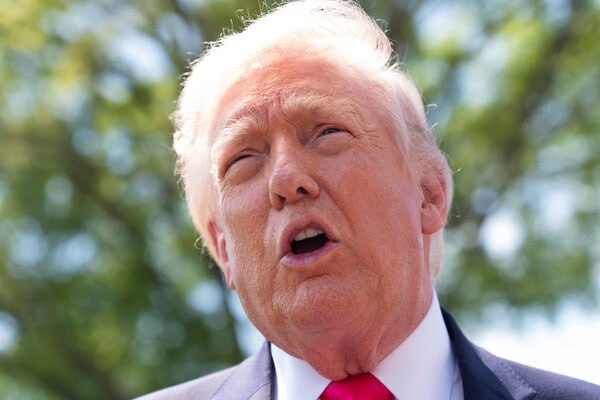 Трамп запретил финансирование смены пола для несовершеннолетних