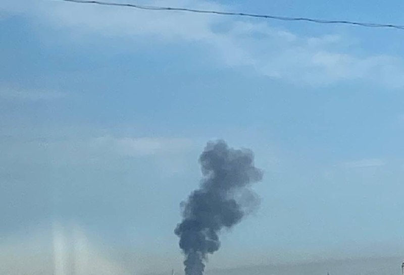 В Салавате после падения обломков БПЛА начался пожар