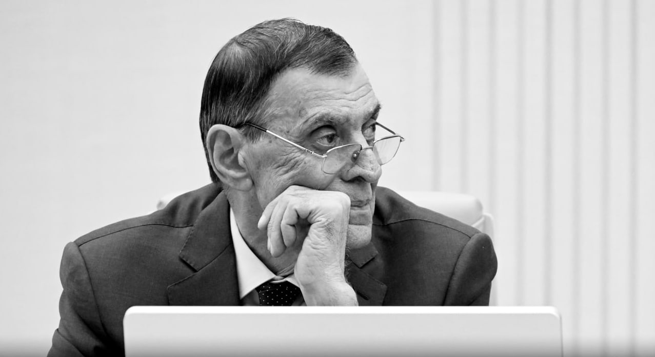 Умер соавтор Конституции России Борис Эбзеев