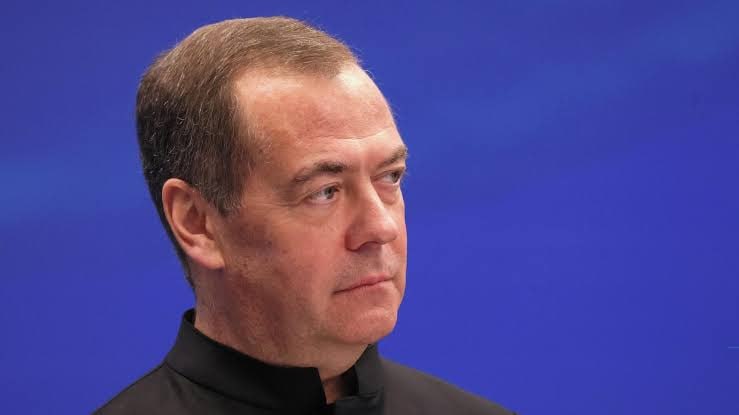 Медведев назвал энергетики «приличной гадостью»