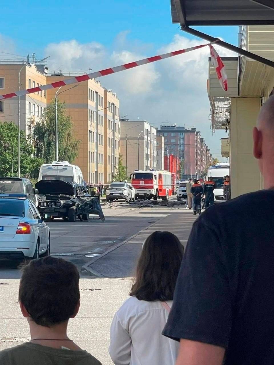 Взрыв автомобиля в Петербурге: водитель предположительно погиб