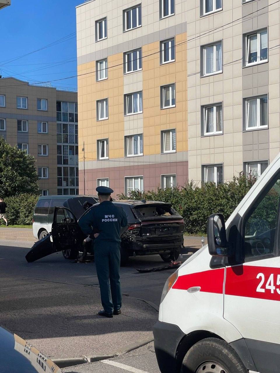 Взрыв автомобиля в Петербурге: водитель предположительно погиб