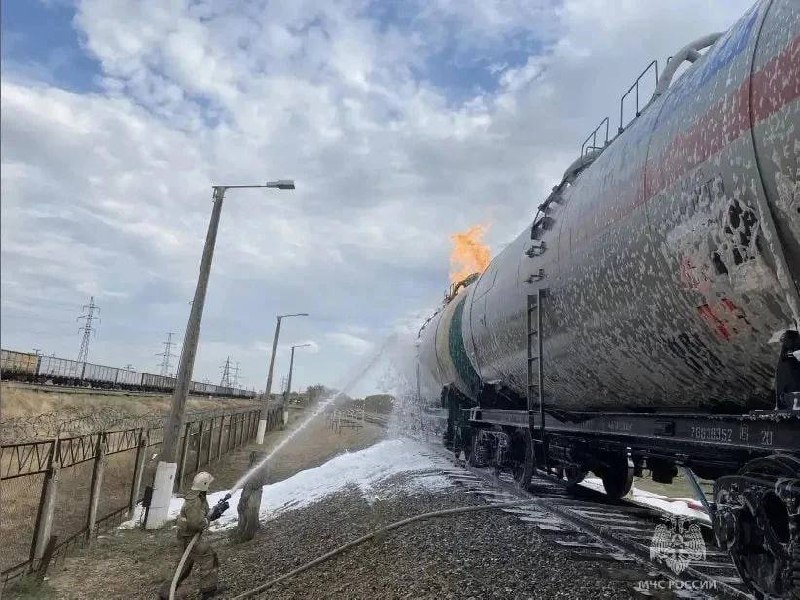 В Ахтубинске эвакуируют жителей из-за пожара у вагона с газом