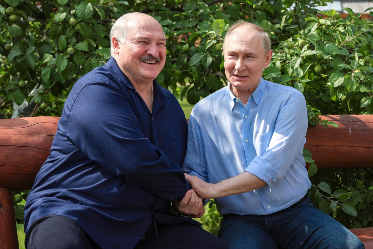 Путин поздравил Лукашенко с днём рождения