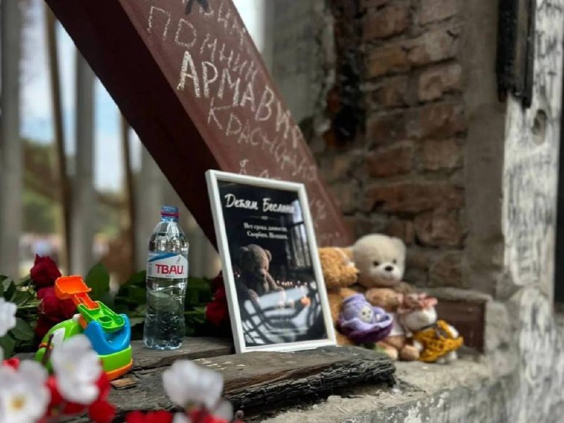 В Беслане начались траурные мероприятия в память о жертвах теракта в школе №1