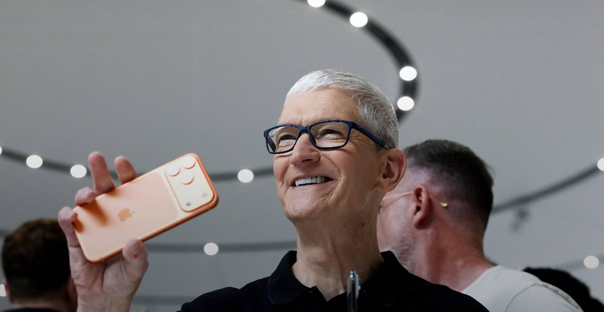 Тим Кук попрощался с Apple в свой последний день на посту гендиректора