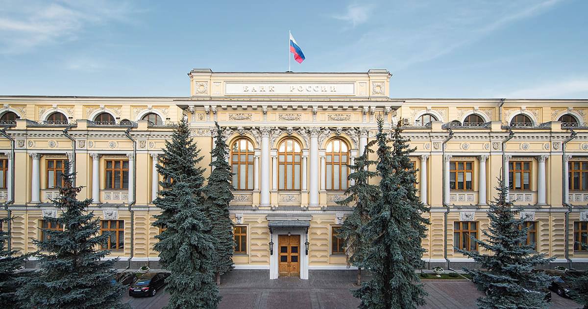 ЦБ продлил ограничения на снятие наличной валюты до марта 2027 года