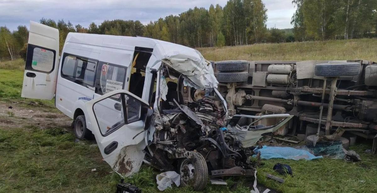 Смертельное ДТП с микроавтобусом под Новосибирском: 12 пострадавших
