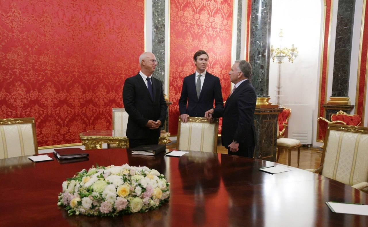 Дмитриев показал кадры переговоров Уиткоффа и Кушнера в Кремле
