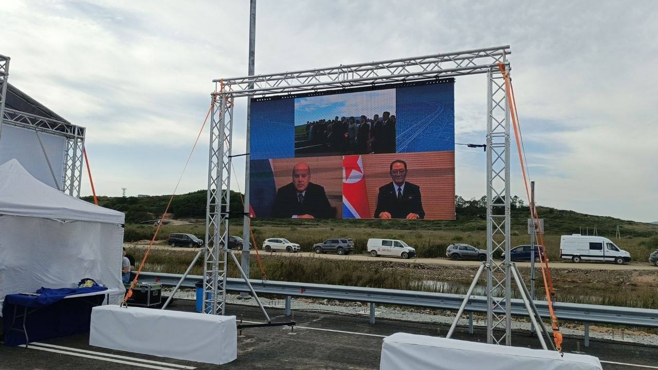 Россия и КНДР открыли первый автомобильный мост