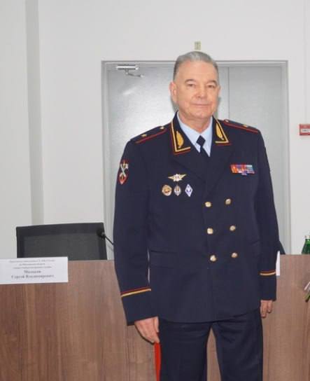 Высокопоставленных сотрудников МВД задержали за кражу бензина