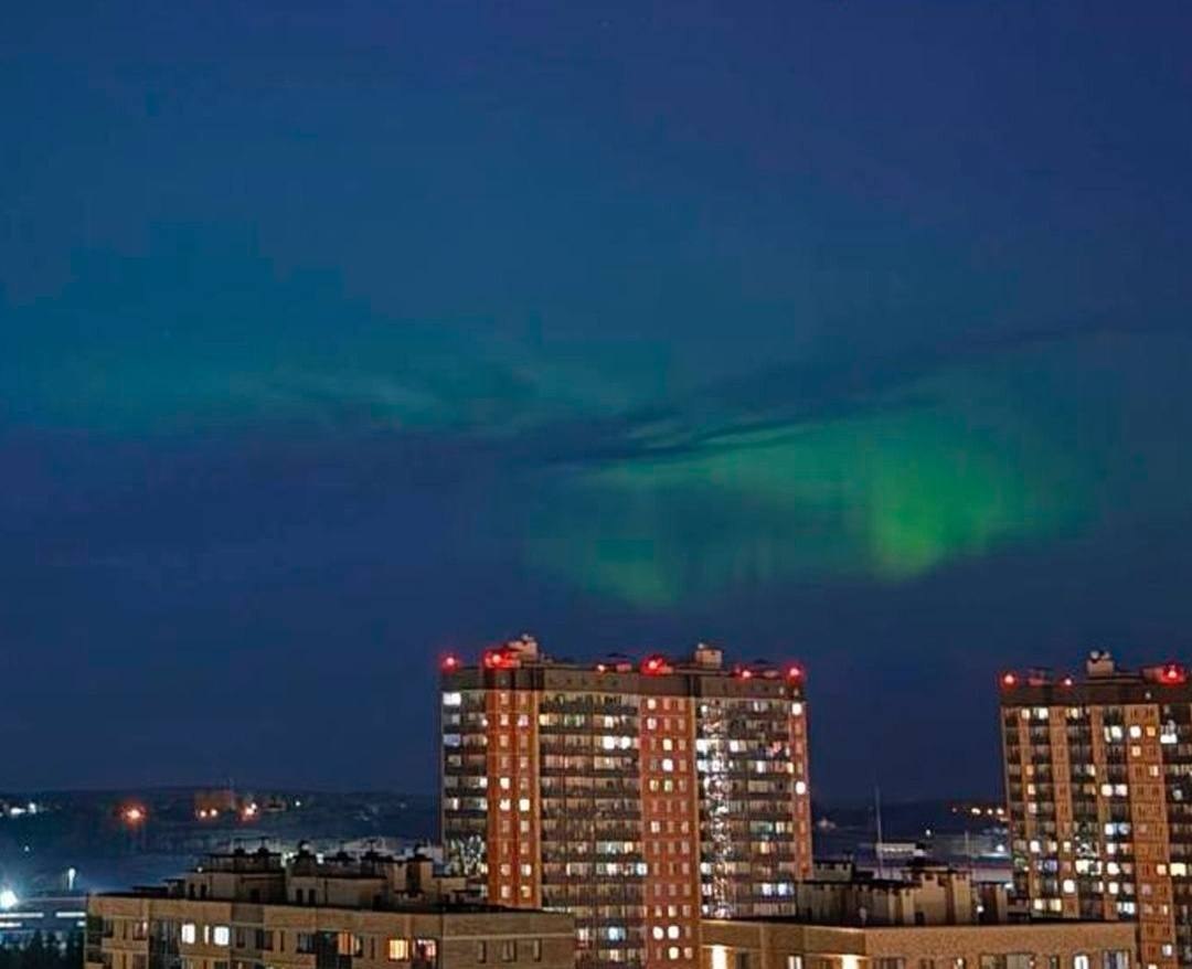 Северное сияние озарило небо над Петербургом и Северо-Западом