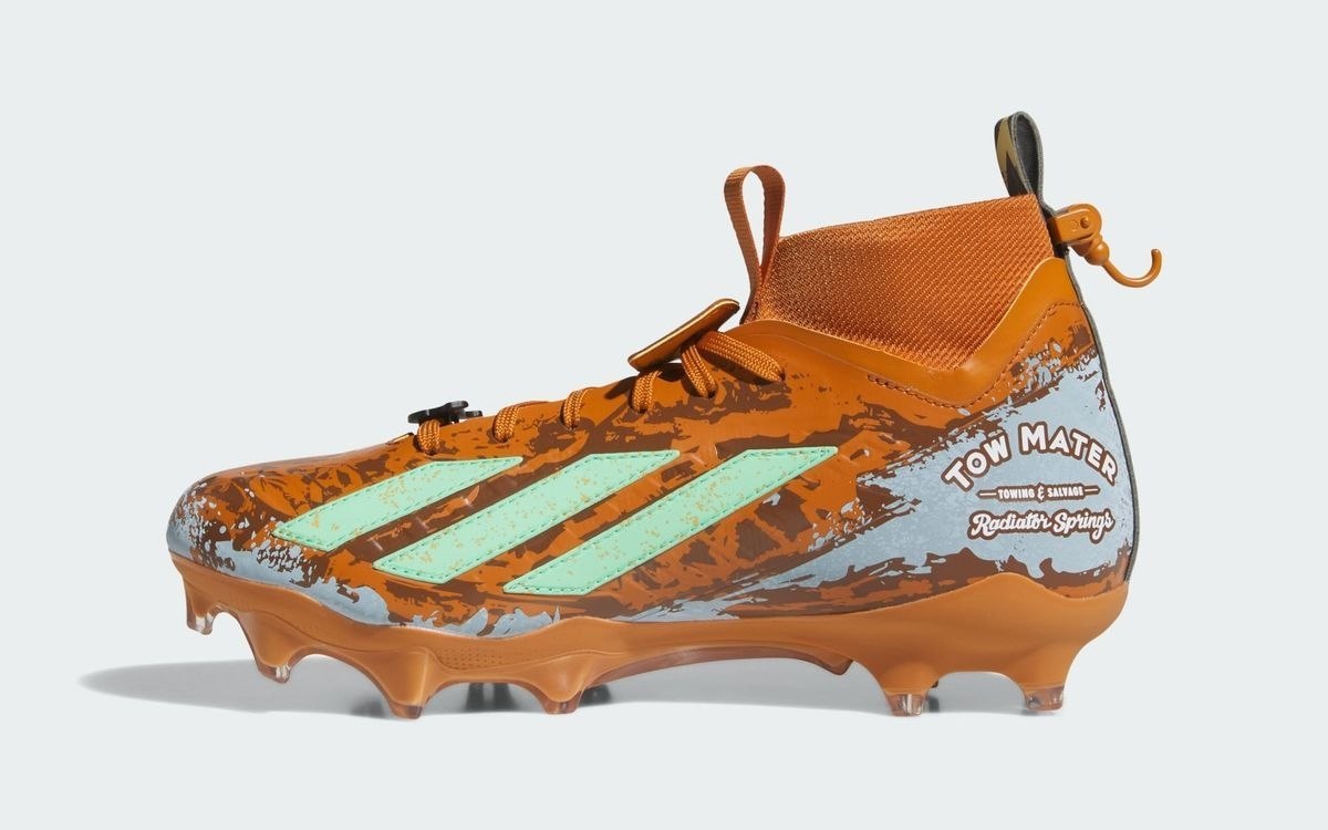 Adidas выпустил бутсы в честь 20-летия мультфильма «Тачки»