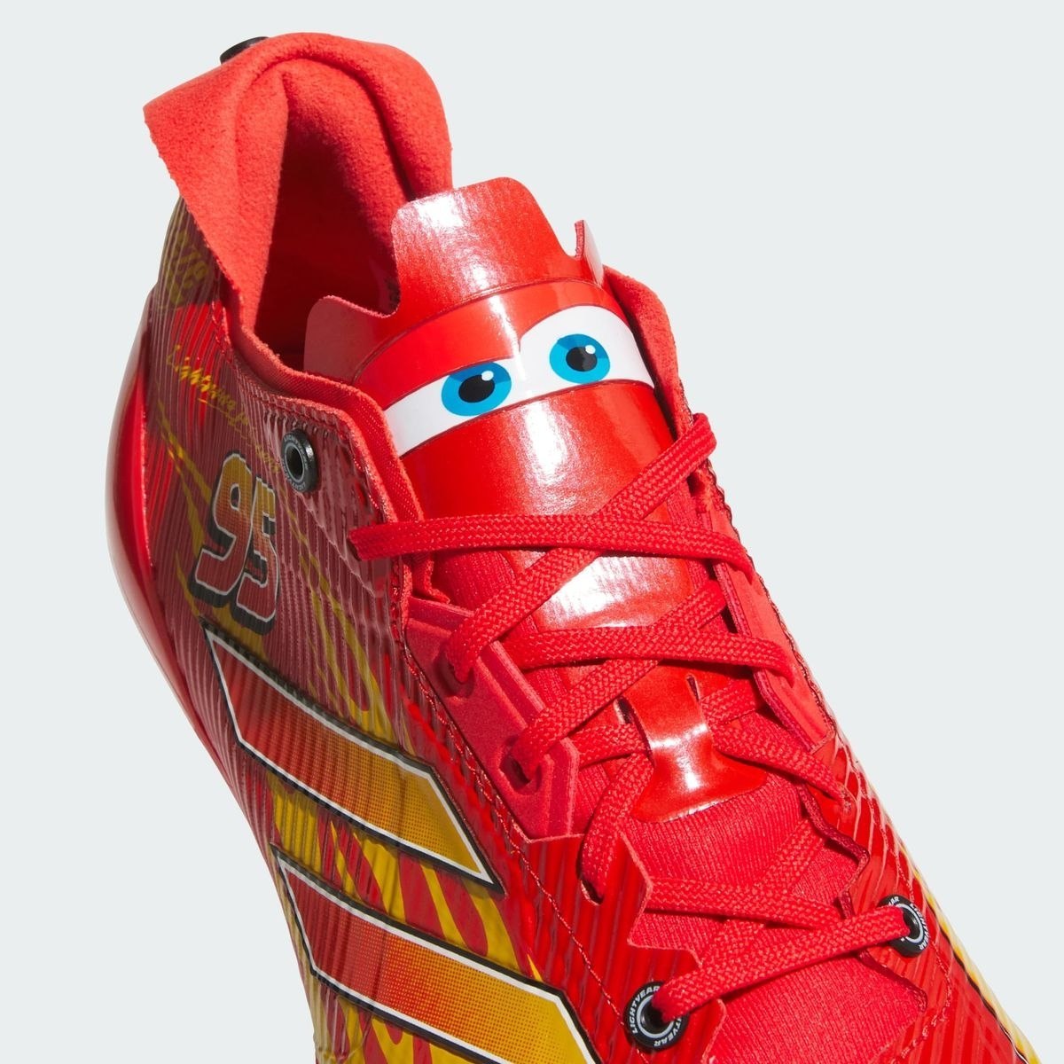 Adidas выпустил бутсы в честь 20-летия мультфильма «Тачки»