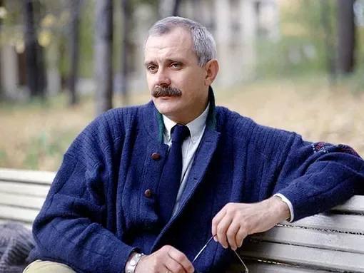 Михалков: уехавшие артисты потеряли себя, а не страну