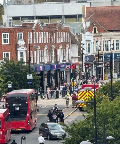 В Лондоне мужчины с мачете напали на людей