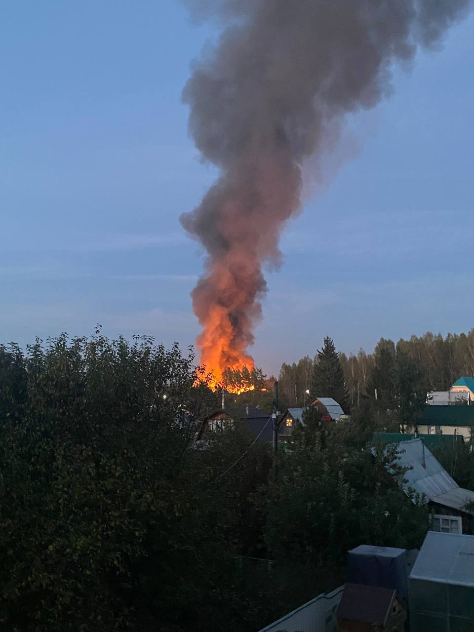 Пожар в цыганском посёлке под Тюменью уничтожил восемь домов
