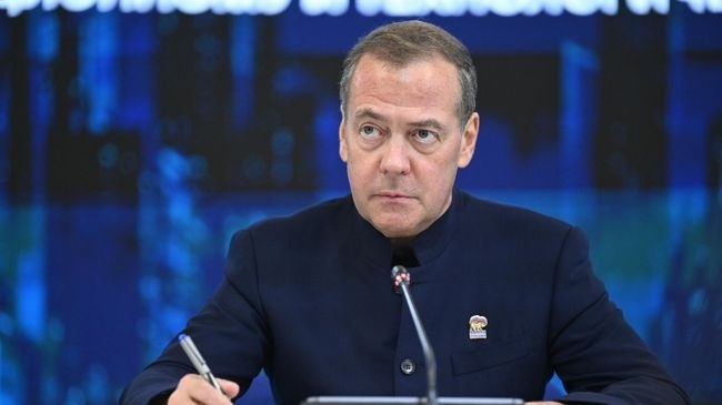 Медведев заявил о судьбе России как великой державы
