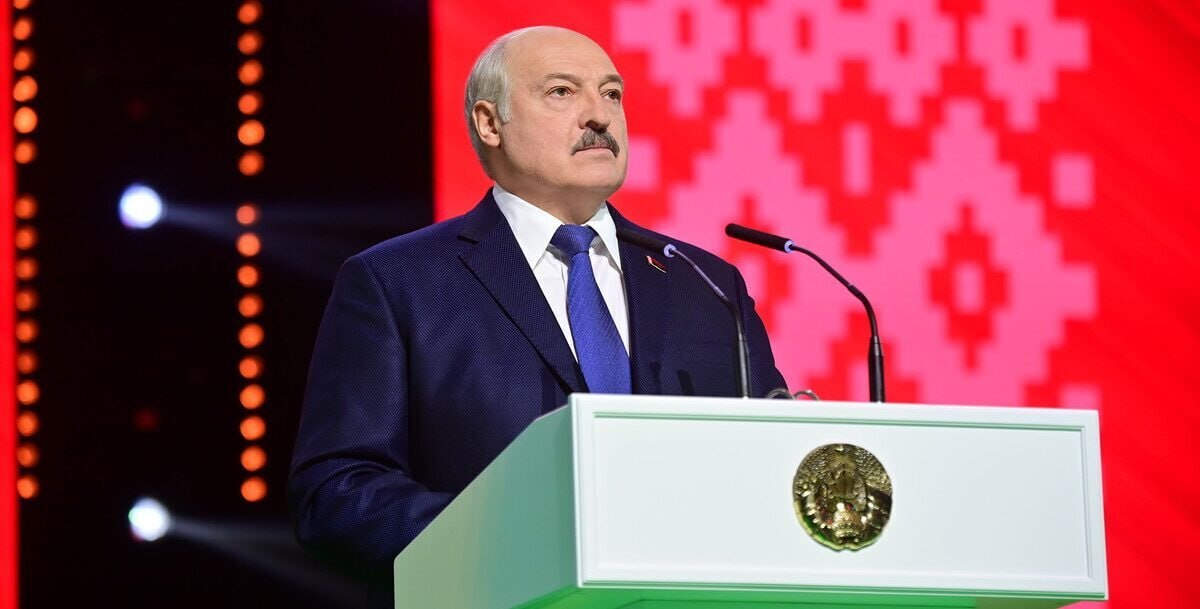 Лукашенко заявил, что Беларусь могла повторить судьбу Украины в 2020 году