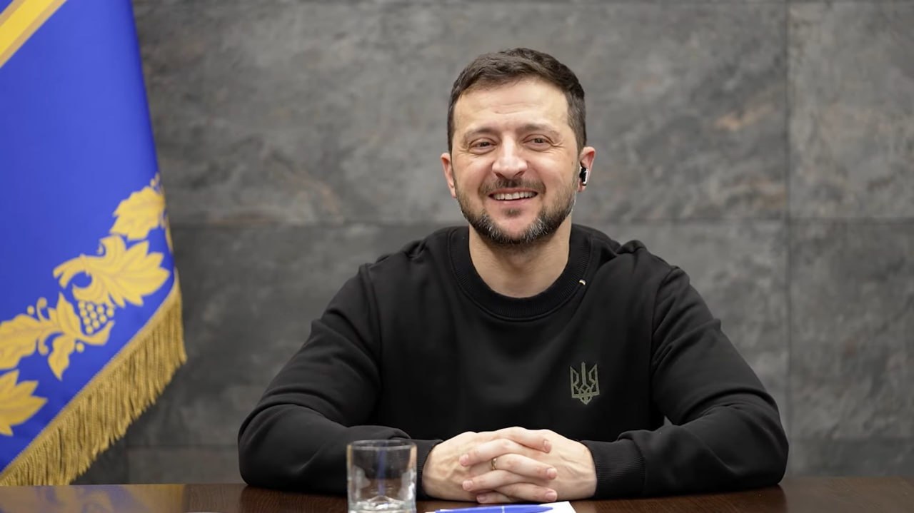 Зеленский предложил считать молодёжью людей до 45 лет