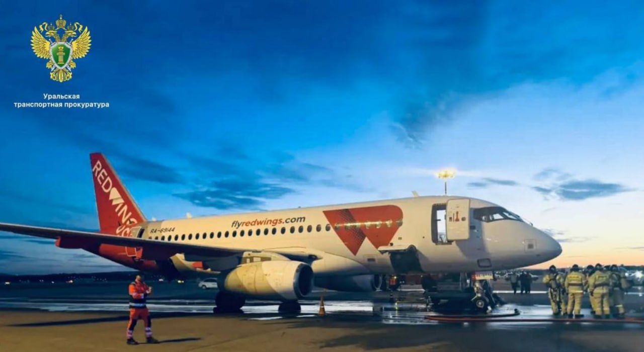В Екатеринбурге загорелся Superjet 100 перед вылетом