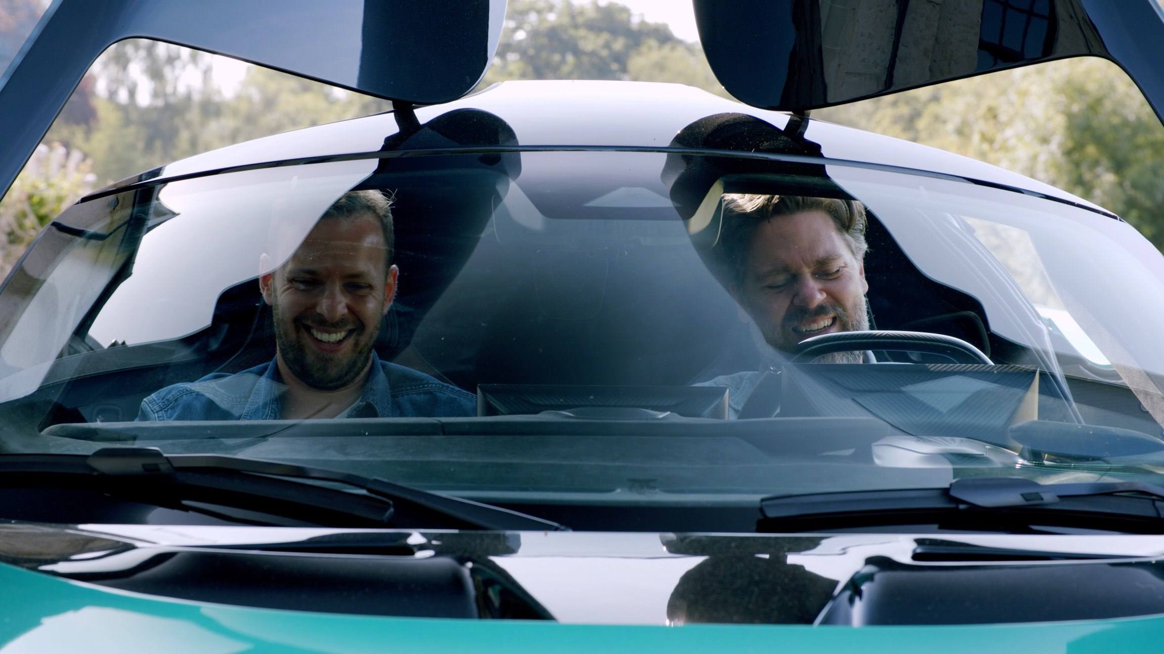 В суперкаре Aston Martin Valhalla за 1 млн долларов нашли необычный эффект
