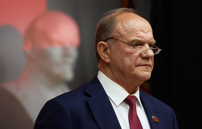Зюганов единогласно переизбран главой фракции КПРФ в Госдуме