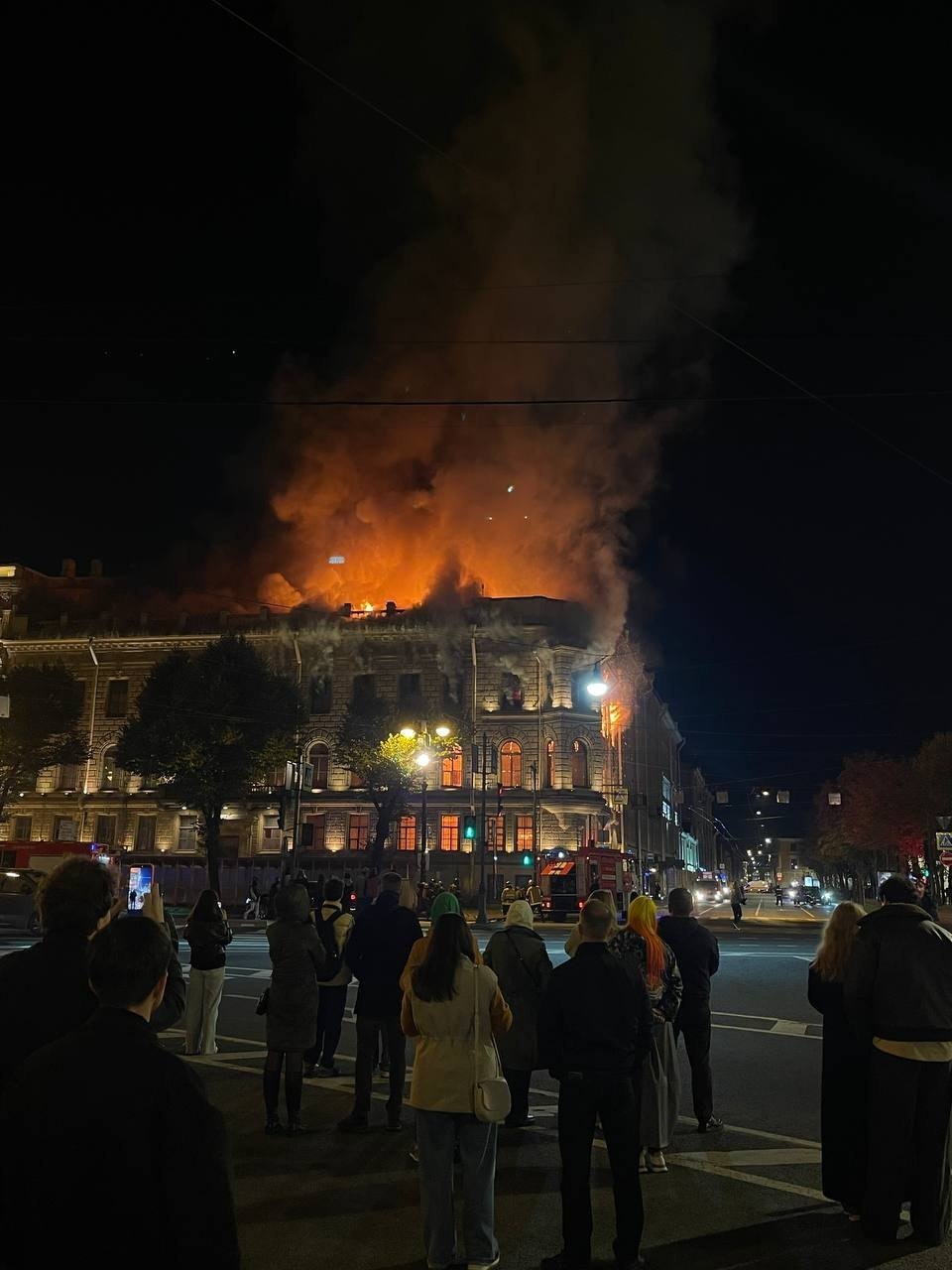 В центре Петербурга горит особняк Миллера