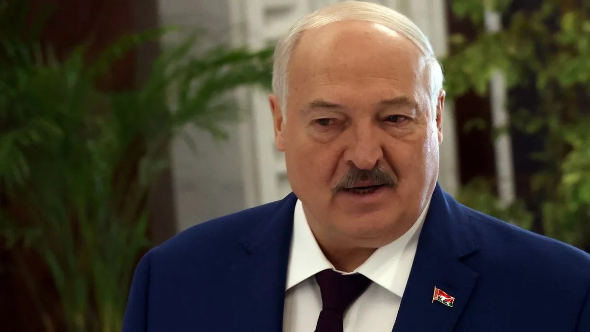Лукашенко заявил, что Беларусь не допустит ударов в спину русским