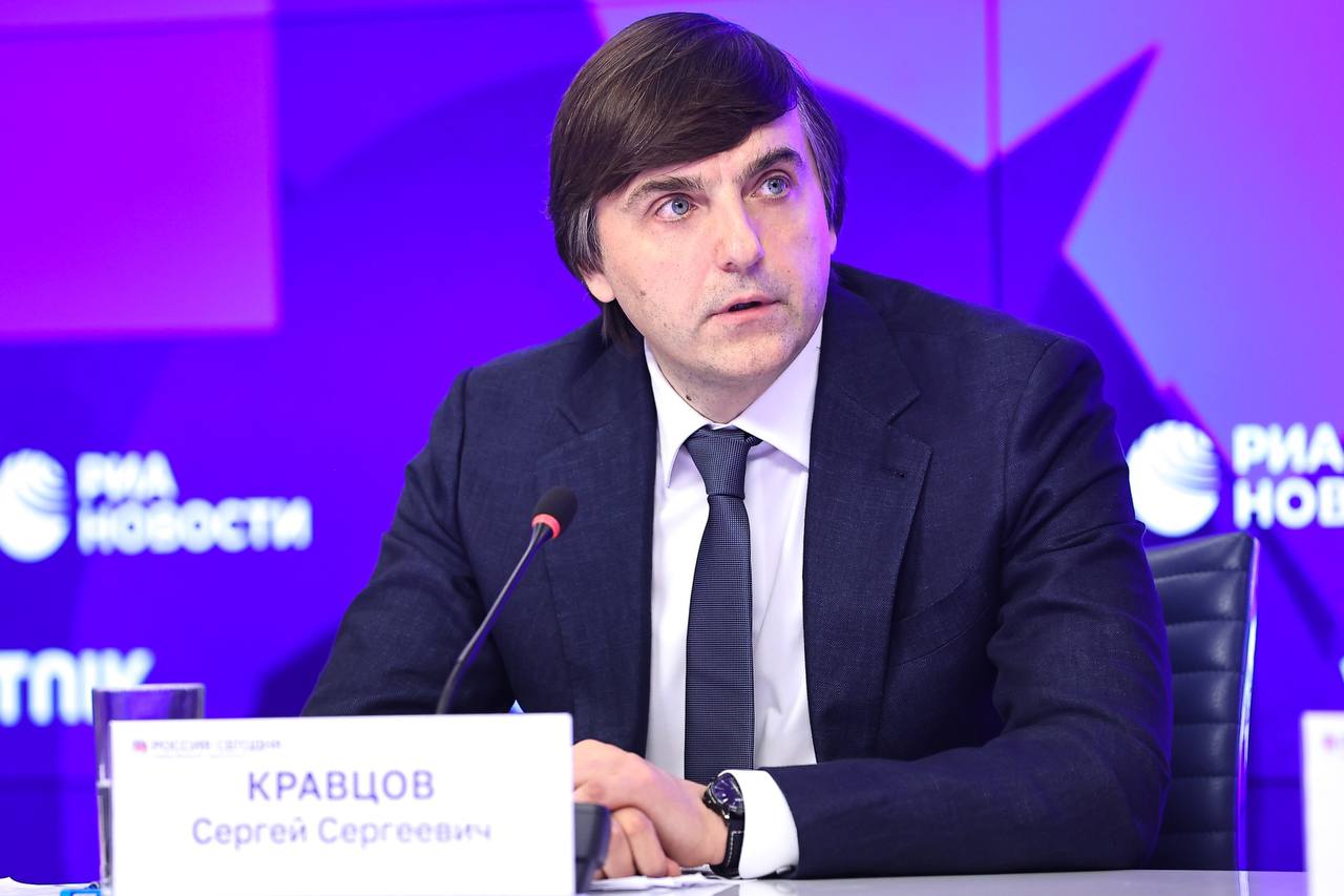 Минпросвещения разработает нейросеть для образования