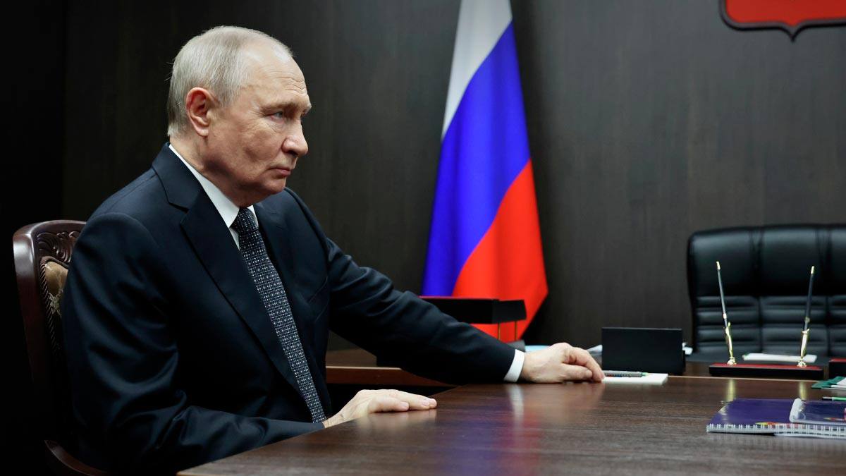 Путин заявил о планах России наращивать выпуск аккумуляторов