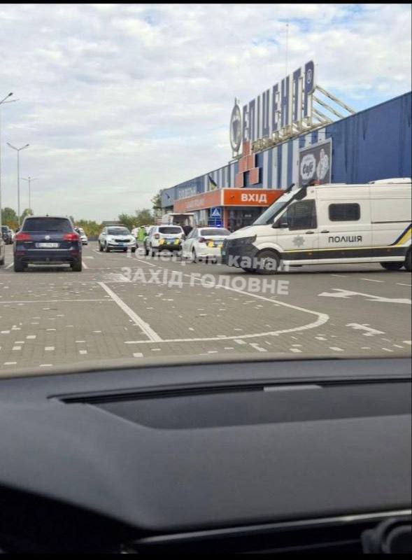 Нападение с топором в ТЦ Ковеля: трое пострадавших