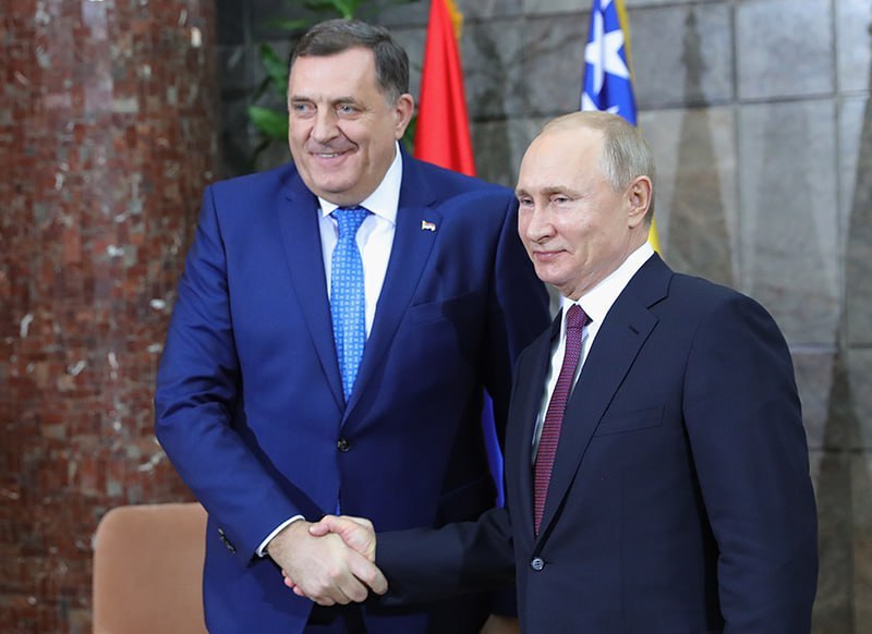 Додик поздравил Путина с днем рождения
