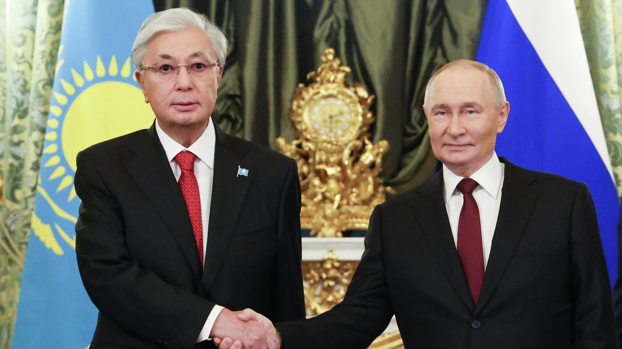 Токаев поздравил Путина с днем рождения по телефону