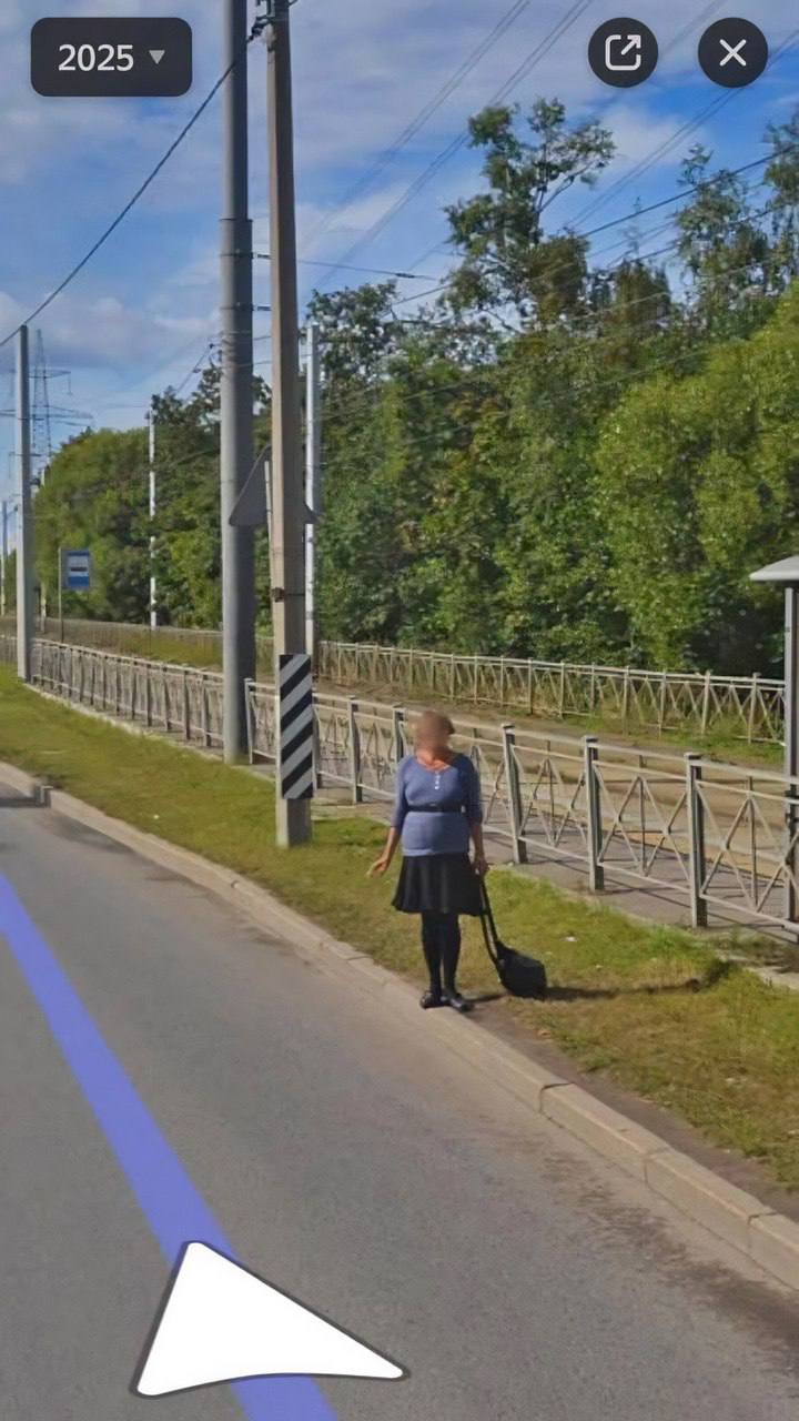Женщина 25 лет работает на одной точке Петергофского шоссе