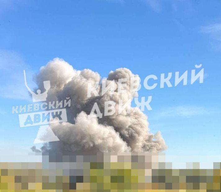 В Киеве прогремели взрывы, сообщают о баллистических ракетах