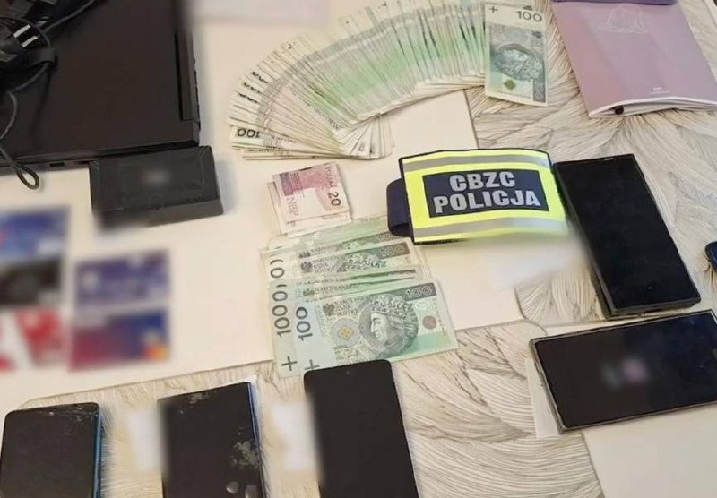 В Польше задержали 12 человек по подозрению в банковском мошенничестве