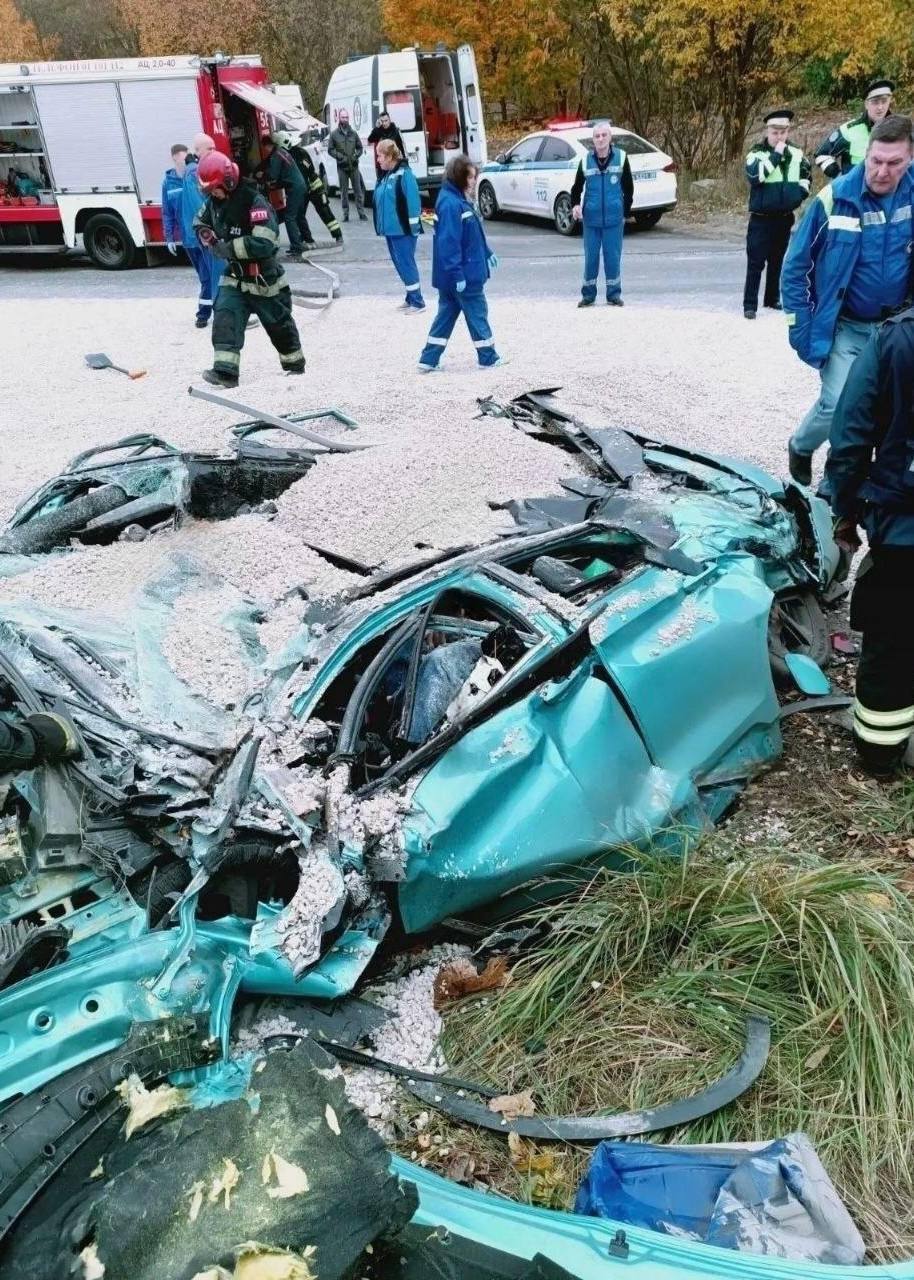 В Подмосковье самосвал насмерть раздавил женщину и ребёнка